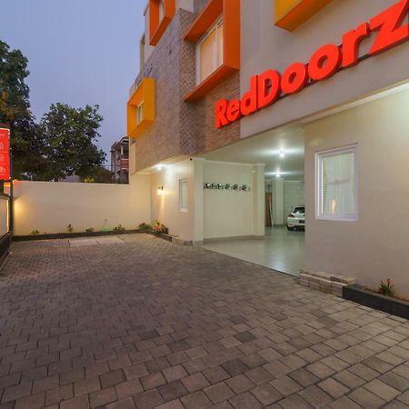 Reddoorz Near Taman Makam Pahlawan Cikutra Hotel Bandung Buitenkant foto